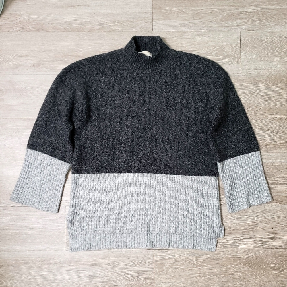 Micheal Kors black & light grey color block mock neck sweater Medium Fall Winter